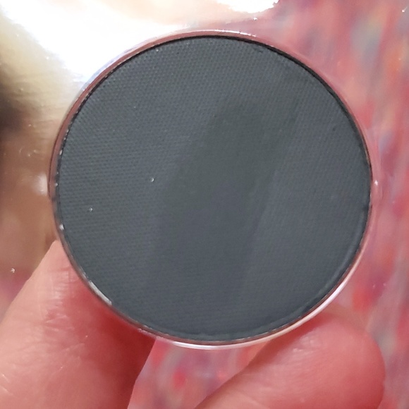 Younique Pressed Shadow refill for magnetic cases. - Picture 3 of 3